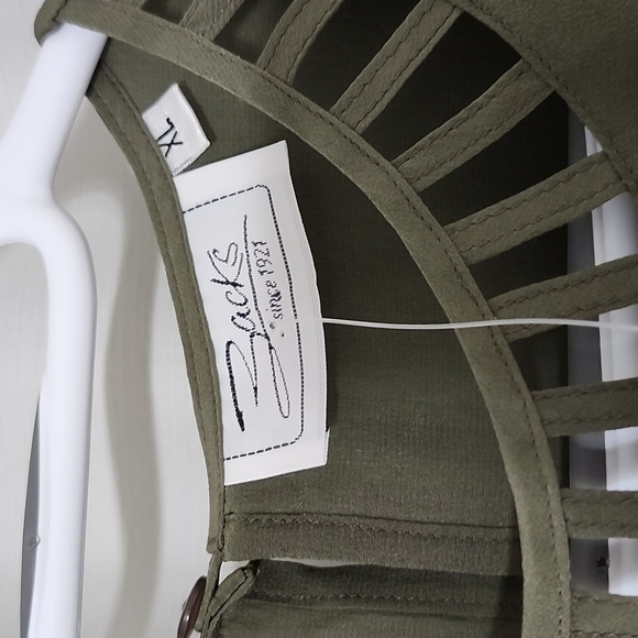 Zacks top - Picture 4 of 8